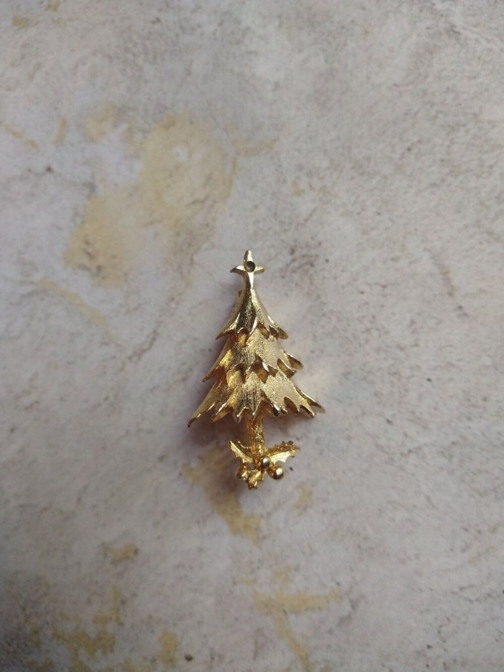 Vintage Tiny Christmas Tree Gold Tone Brooch Pin Estate Jewelry